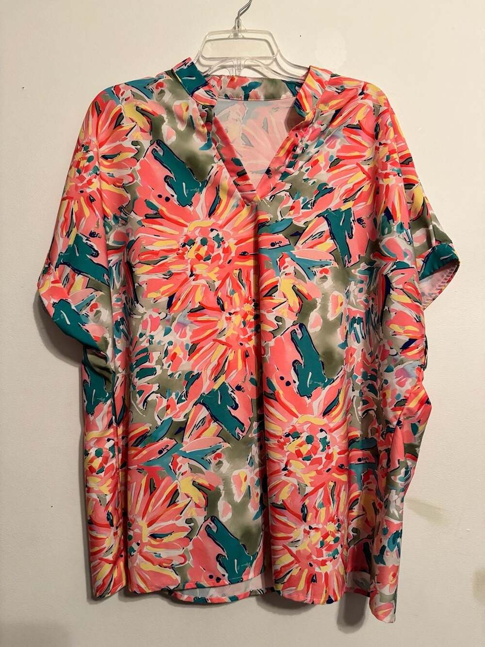SHEIN Curve Tropical Floral Print V-Neck Batwing Sleeve Top